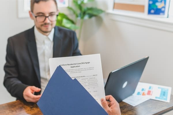 Rozdzielność majątkowa a długi męża – co naprawdę warto wiedzieć?